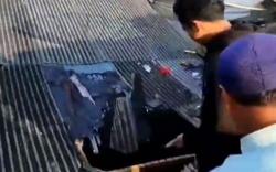 Kronologi Motor Wisatawan Nyangkut di Atap Rumah Warga Bandungan, Sejoli Luka-Luka<