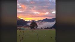 Viral Pemandangan Lapangan Sepak Bola di Tembagapura, Berada di Ketinggian 2.000 Mdpl<
