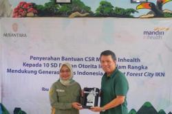Penyerahan Bantuan CSR kepada 10 SD Binaan Otorita IKN