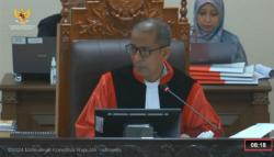 Hakim MK Saldi Isra Tegur Kuasa Hukum Caleg PKB: Kalau Terlambat Lagi Push Up