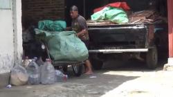 26 Tahun Kumpulkan Uang Ribuan Setiap Hari, Pemulung di Ponorogo Naik Haji Tahun Ini <