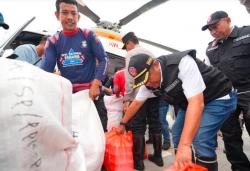 Helikopter Bawa Bantuan Mendarat di Latimojong, 8 Korban Longsor Dievakuasi<