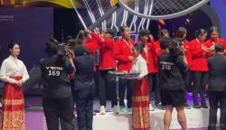 Viral Meilysa Trias dan Rachel Allessya Saling Kalungkan Medali Uber Cup 2024, Netizen: Terlalu Cute!