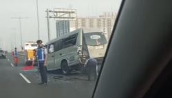 Mobil Pelat Dinas Polri dan Elf Terlibat Kecelakaan di Tol MBZ