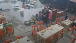 Sekelompok OTK Serang Warkop di Deli Serdang Terekam CCTV, Pengunjung Berhamburan Ketakutan<