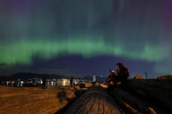 Melihat Indahnya Aurora Borealis di Langit Kanada dan Rusia