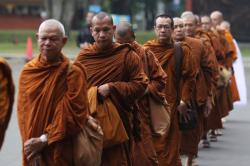 Persiapan Puncak Perayaan Waisak 2024, Puluhan Bhikku Thudong Dilepas di TMII