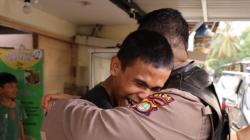 Momen Casis Bintara Korban Begal Menangis Bertemu Idolanya Aipda Ambarita, Saling Pelukan