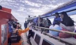 Kapal Bocor hingga Nyaris Tenggelam di Buton, 30 Penumpang Panik<