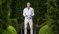 Robin van Persie Resmi Latih SC Heerenveen, Thom Haye dan Nathan Tjoe-A-On Malah Pergi