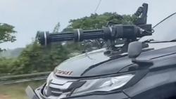 Viral Pajero Dipasangi Aksesori Senapan Mesin dan Strobo, Pengemudi Bakal Ditindak<