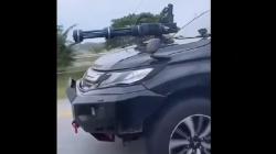 Viral Mobil Pajero Pasang Aksesori Senapan Mesin Melaju di Tol, Kini Ditindak Polisi<
