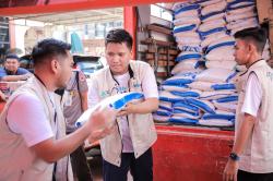 PT Pegadaian bersama Relawan Bakti BUMN Serahkan Bantuan Bencana Galodo Sumbar