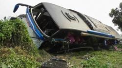 Kronologi Bus Apdesi Kecelakaan di Tol Tangerang-Merak, Oleng lalu Tabrak Pembatas Jalan<