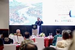 Luhut Sebut Tak Mudah Menghukum Industri Buang Limbah ke Sungai Citarum 