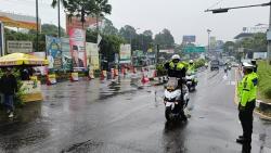 Lalin Padat Liburan Idul Adha, One Way Berlaku di Jalur Puncak Siang Ini
