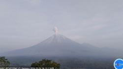 Gunung Semeru 6 Kali Erupsi Pagi Ini, Radius Jarak Aman 13 Km dari Pusat Kawah