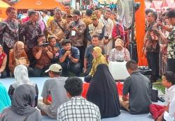 Mensos Risma Tangani Langsung Korban Banjir Lahar Dingin Sumbar, Kemensos Tuai Apresiasi Warga