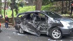 Truk Paving Block Tabrak Nissan Livina dan Motor di Cimahi, 1 Orang Tewas 6 Luka-Luka