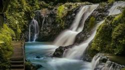 Curug Cantik Tersembunyi di Tengah Hutan Lembang, Suasananya Sejuk seperti Lagi di Desa