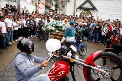 Bikers Atraksi di Depan Jenazah Remaja Korban Penembakan Polisi