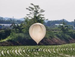 Malam-Malam, Korut Lagi-Lagi Kirim Sampah ke Korsel Pakai 600 Balon