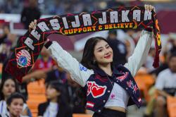 Gaya Ghea Youbi Jadi Jak Angel Dukung Persija Jakarta di Stadion JIS