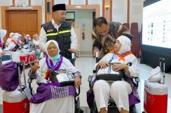 Penyediaan Layanan 200 Kursi Roda untuk Jemaah Haji Lansia