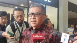 Gibran Bagikan Buku Bersampul Jan Ethes, Hasto: Waktu Saya Kecil Gambar Pahlawan Nasional
