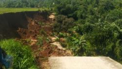Tanah Longsor di Caringin Bogor, Jalan Akses Warga Terputus