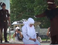 Oknum Perwira Polisi Mesum di Aceh Gagal Dicambuk karena Mendadak Sakit<