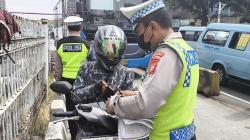 Operasi Patuh Jaya, Polisi akan Tilang Warga Gunakan HP saat Berkendara<