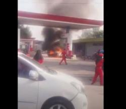 Emak-Emak Tancap Gas usai Isi BBM, Dispenser SPBU di Cilegon Terbakar