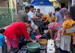 Dapat Bantuan Air Bersih dari Perindo, Warga Antapani: Alhamdulillah Kebantu<