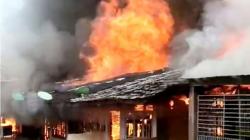 Kebakaran di Pasar Langkitin Rokan Hulu Riau, 16 Rumah Ludes Dilalap Api<