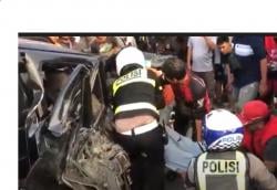 Kecelakaan Beruntun 4 Mobil di Bypass Mojokerto, 1 Tewas Terjepit