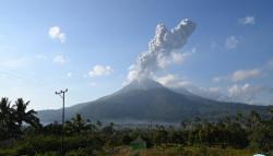 Gunung Lewotobi Laki-laki Erupsi Pagi Ini, Tinggi Letusan 700 Meter di Atas Puncak