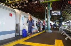 Ada Aksi Bela Palestina Besok, Penumpang 11 KA Bisa Berangkat dari Stasiun Jatinegara