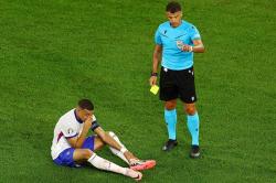 Reaksi Kylian Mbappe Cedera Hidung Berdarah hingga Kartu Kuning