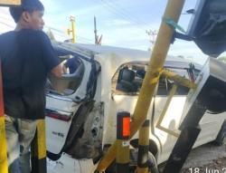 Kronologi Mobil Travel Tertabrak KA di Padang, Sopir Tak Dengar Teriakan Warga
