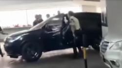Viral Mobil Dikejar Satpam di Area Parkir Mal Bandung, Sejoli Tepergok Mesum