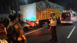 Penampakan Mobil Porsche Tabrak Truk di Tol Dalam Kota, Ringsek di Bagian Depan