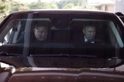 Momen Putin Nyupirin Kim Jong Un Naik Mobil Mewah Aurus Buatan Rusia di Pyongyang