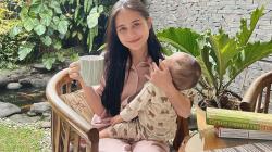 Lama Menghilang dari Medsos, Prilly Latuconsina Posting Foto Momong Anak Kecil