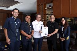 Penyerahan Manfaat THT dan Jaminan Pensiun Pertama kepada Mantan Wakapolri Komjen Pol (Purn) Gatot Eddy Pramono 