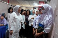 Peduli Kesehatan Tenaga Kerja Perempuan dengan IVA Test
