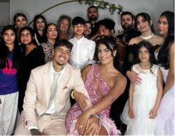 Mesra Banget! Shayne Pattynama Resmi Tunangan dengan Sang Kekasih