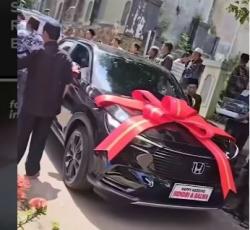 Viral Pria di Pati Bawa Seserahan Mobil HRV hingga Uang Rp100 Juta dan Kerbau