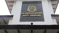 Korupsi Dana BOS Rp664 Juta, Kepsek SMAN 10 Bandung dan Bendahara Jadi Tersangka<