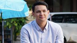 Momen Marcell Darwin Hafalkan Ayat Kursi Dibantu Istri, Netizen: Jangan Ganggu Pasangan Ini